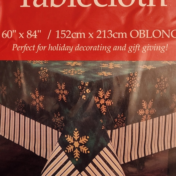 NWT Elegant Fabric Tablecloth - Picture 7 of 7